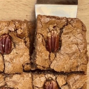 Date Pecan Blondies