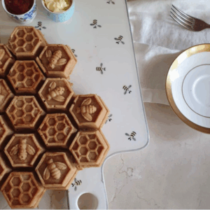 Honey Bee & Tea Cake